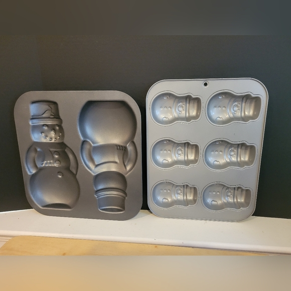 Pair of Snowman Non-stick Cake Pan Large & Medium - Picture 1 of 8